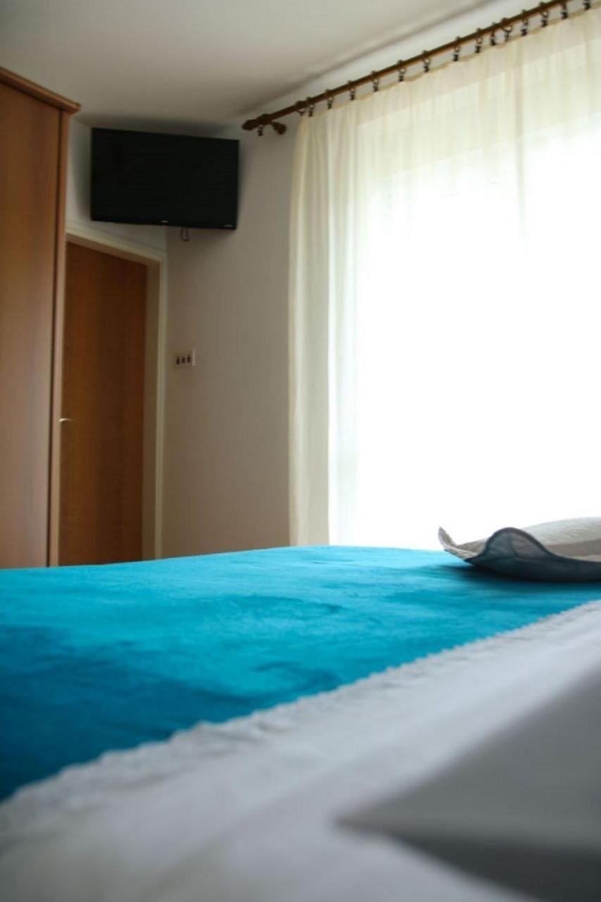 Apartments Zdravko - 150 M From Sandy Beach Duće エクステリア 写真
